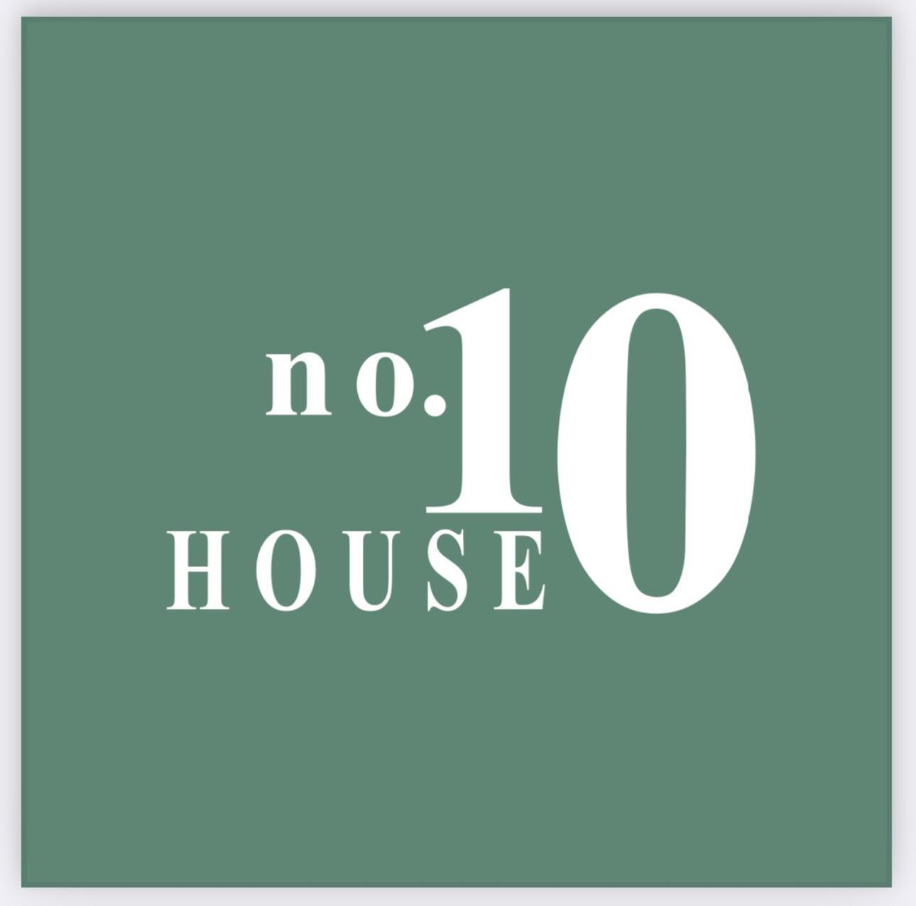 Appartement House No 10 *